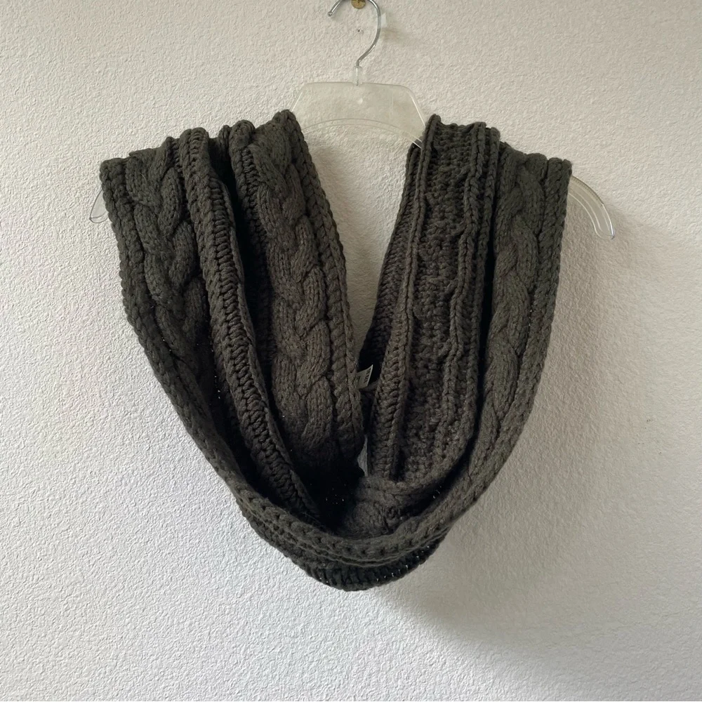 NWT! Aeropostale Forest green knit circle cozy scarf